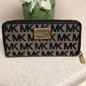 Michael Kors Jet Set Wallet